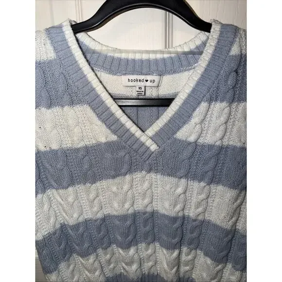 Hooked Up Women's Ruffled Sleeveless Sweater Size S XS Light Blue And White - Picture 2 of 12